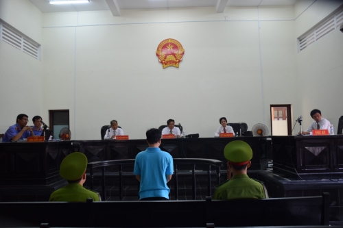 Pháp luật - Vụ án 'con ruồi trị giá 500 triệu', bị cáo lĩnh án 7 năm tù
