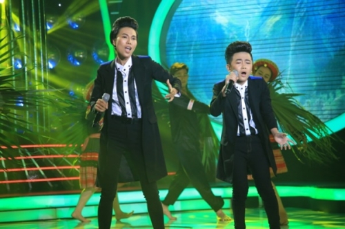 Giải trí - Gương mặt thân quen nhí 2015 tập 12: Gia Quý hóa Tùng Dương ma mị (Hình 2).