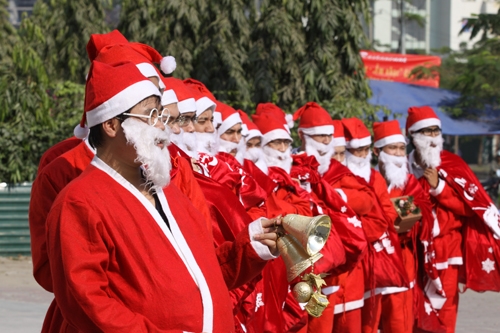Xã hội - Dịch vụ ông già Noel: Nhiều nơi đã 'chốt sổ' từ đầu tháng! (Hình 2).