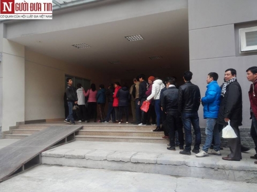Đời sống - &lsquo;Kỳ lạ&rsquo; xếp h&agrave;ng mua 'thần dược' chữa dạ d&agrave;y ở giữa Thủ đ&ocirc;