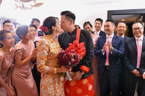 Giải tr&iacute; - Cận cảnh h&ocirc;n lễ l&atilde;ng mạn được bảo vệ nghi&ecirc;m ngặt của Hồ Hạnh Nhi (H&igrave;nh 2).