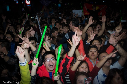 Giải trí - Người dân Hà Nội hào hứng tham dự “Special Countdown Party” (Hình 5).