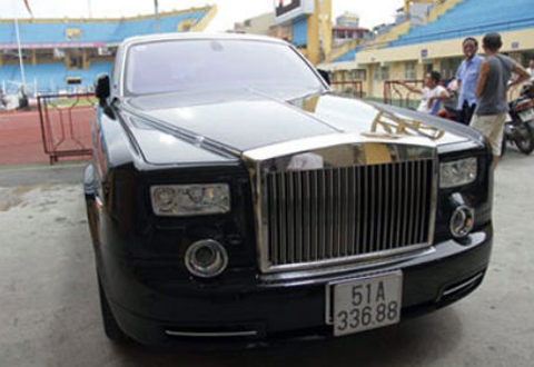 Xe++ - Phantom Rồng của bầu Kiên nằm phủ bụi trong gara ở biệt thự Tây Hồ