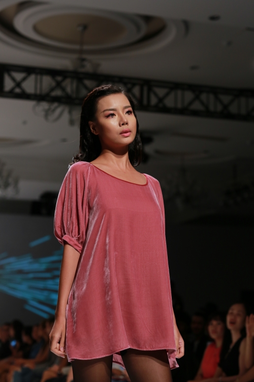 Giải trí - Lại Thanh Hương nổi loạn trong thiết kế của Trang Khiếu (Hình 2).