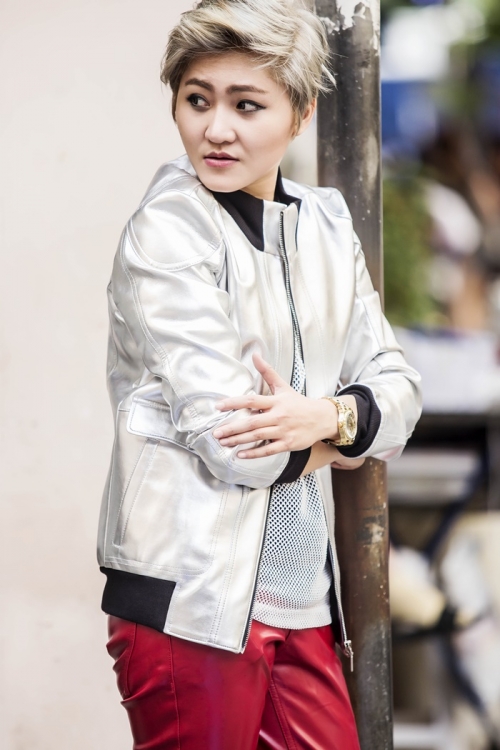 Giải trí - Vicky Nhung ‘lột xác’ với vẻ điển trai, nam tính (Hình 7).