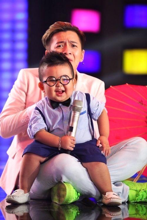 Giải trí - Người hùng tí hon: 'Tan chảy' với loạt ảnh siêu đáng yêu của Ku Tin (Hình 4).