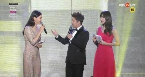 Giải trí - Junsu (JYJ) bị ‘Seoul Music Awards’ xúc phạm, Hani bật khóc