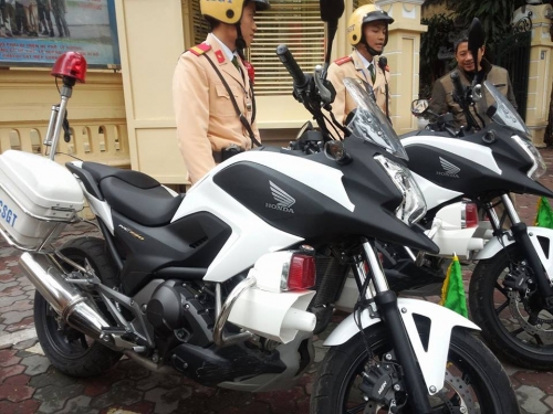 Pháp luật - Ngắm dàn xe môtô 750 siêu khủng của CSGT Hà Nội phục vụ đại hội Đảng (Hình 3).