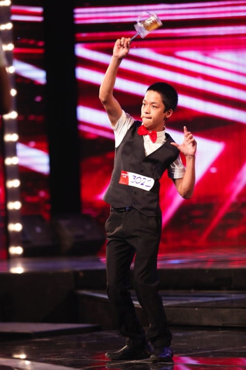 Giải trí - Vietnam’s Got Talent 2016 tập 3:Trấn Thành khóc vì thí sinh ảo thuật (Hình 3).