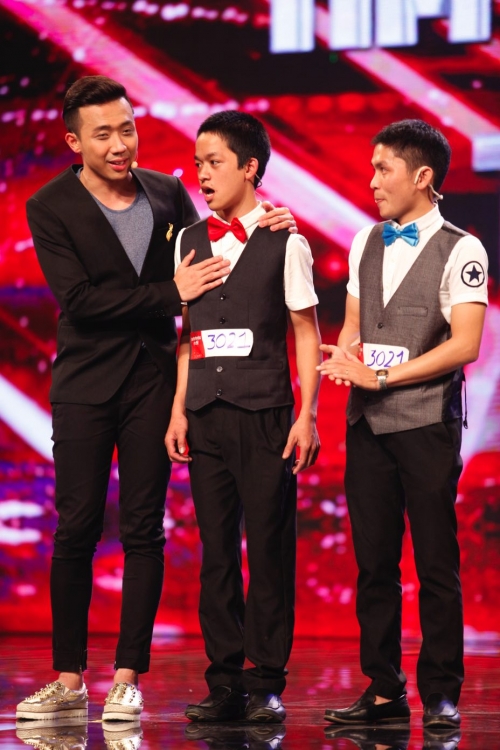 Giải trí - Vietnam’s Got Talent 2016 tập 3:Trấn Thành khóc vì thí sinh ảo thuật (Hình 5).