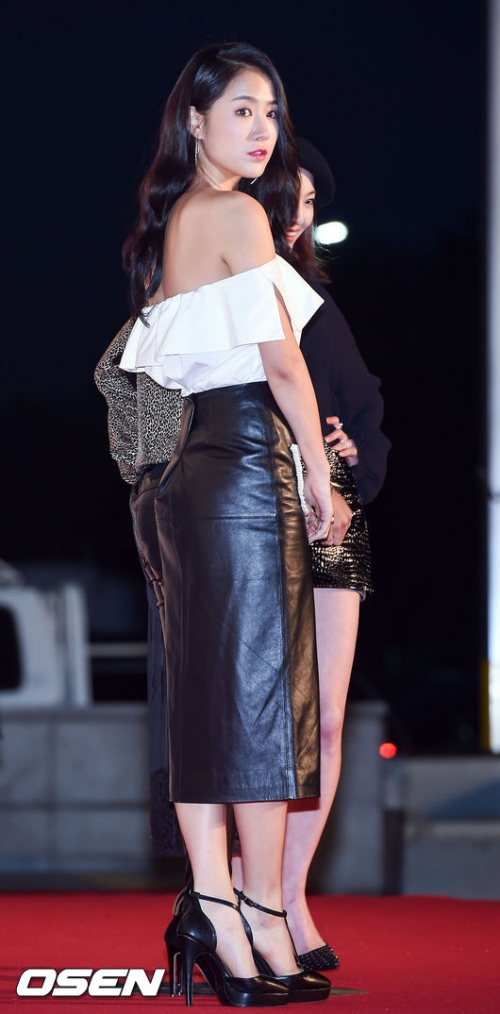 Giải trí - 'Đọ' thời trang của sao K-pop trên thảm đỏ 'Seoul Music Awards' (Hình 7).