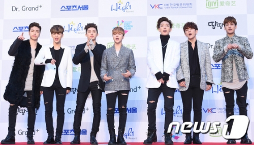 Giải trí - 'Đọ' thời trang của sao K-pop trên thảm đỏ 'Seoul Music Awards' (Hình 8).