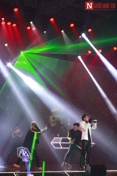 Giải trí - The Remix 2016:Sơn Tùng MTP 'thay áo' bản hit Buông đôi tay nhau ra