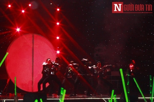 Giải trí - The Remix 2016:Sơn Tùng MTP 'thay áo' bản hit Buông đôi tay nhau ra (Hình 8).