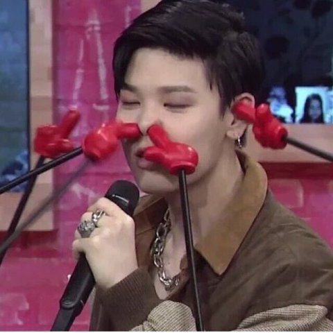 Giải trí - Cười nghiêng ngả khi ‘maknae' Kpop làm trò (Hình 4).