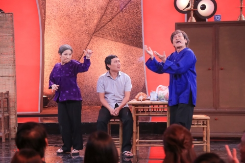 Giải trí - Hội ngộ danh hài tập 10: Chí Tài ‘lén lút’ hẹn hò Lê Giang (Hình 2).