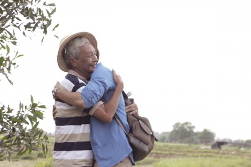 Giải tr&iacute; - Jun 365 khiến người xem cảm động qua MV 'Đường vế qu&ecirc;' (H&igrave;nh 3).