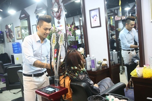 Giải trí - Tiến Dũng The Men mở salon tóc để kiếm tiền cưới vợ