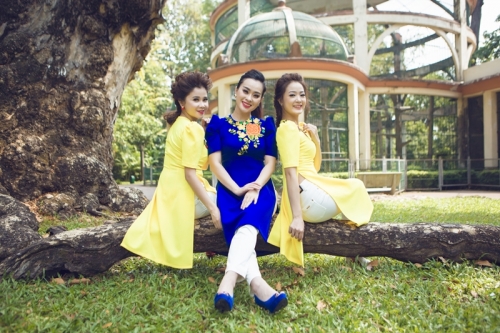 Giải trí - Nhóm Mắt Ngọc nền nã áo dài xuống phố ngày cuối năm (Hình 4).