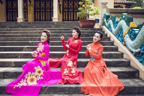 Giải trí - Nhóm Mắt Ngọc nền nã áo dài xuống phố ngày cuối năm (Hình 7).