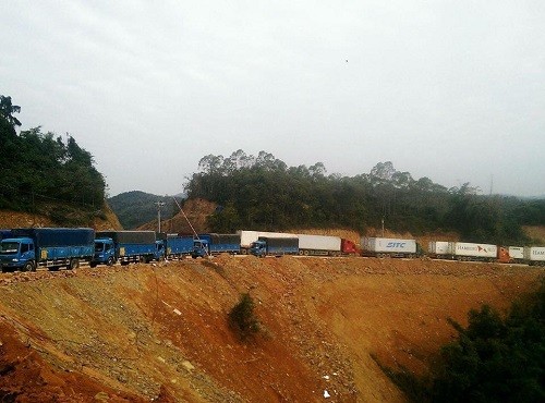 Pháp luật - Tiết lộ góc khuất nghề 'ôm vô lăng tử thần' của tài xế container
