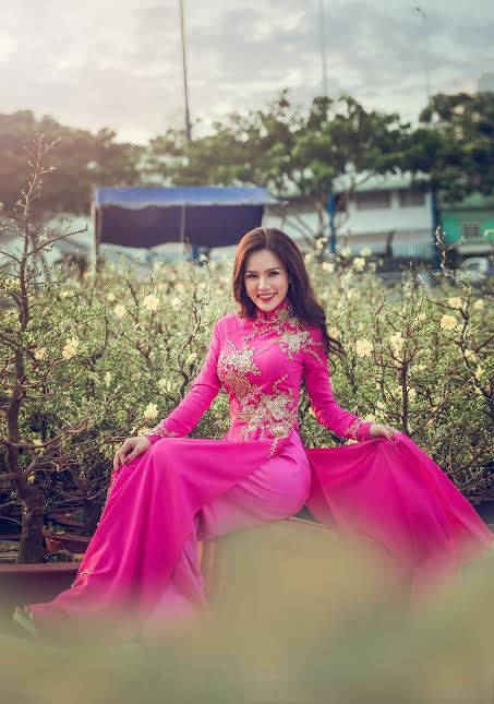 Giải trí - Phi Huyền Trang đẹp diu dàng trong tà áo dài đón xuân (Hình 5).