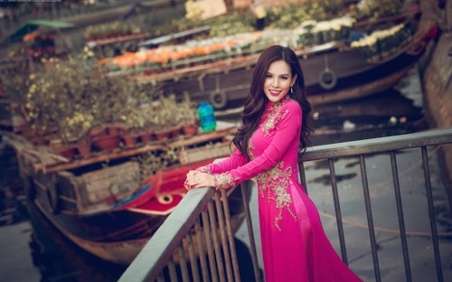 Giải trí - Phi Huyền Trang đẹp diu dàng trong tà áo dài đón xuân (Hình 6).