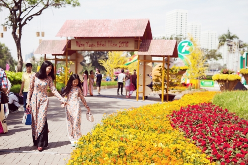 Giải trí - Đinh Y Nhung cùng con trốn đạo diễn Lưu Huỳnh đi chơi Tết (Hình 2).