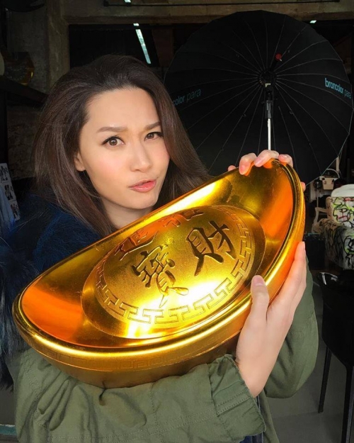 Giải trí - Sao Hoa ngữ rực rỡ trong bộ ảnh chúc Tết Bính Thân (Hình 6).
