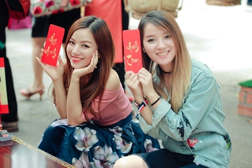 Giải trí - Hot girl Hạ Anh trổ tài mashup nhạc xuân cùng chị gái (Hình 3).