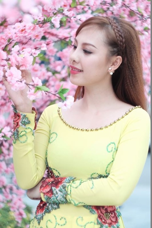 Giải trí - Chị em Đỗ Phương Thảo khoe sắc với áo dài đón Xuân (Hình 5).