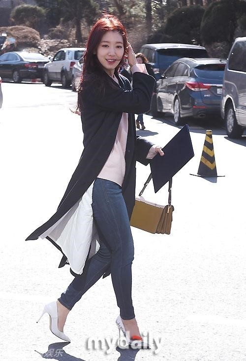 Giải trí - Park Shin Hye rạng rỡ trong ngày tốt nghiệp (Hình 3).