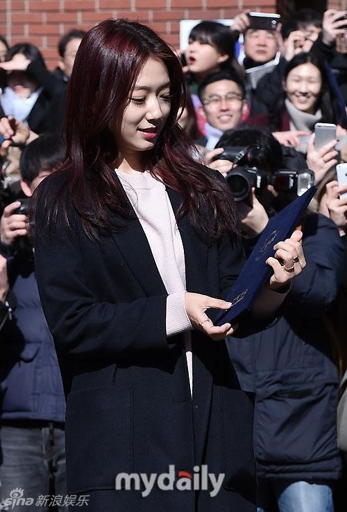 Giải trí - Park Shin Hye rạng rỡ trong ngày tốt nghiệp (Hình 4).