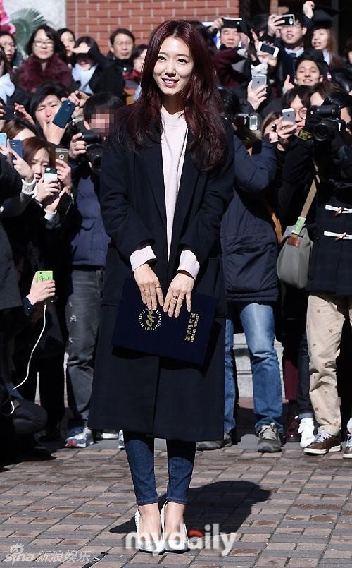 Giải trí - Park Shin Hye rạng rỡ trong ngày tốt nghiệp (Hình 5).