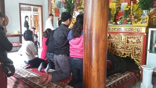 Xã hội - Giới trẻ đổ xô đi chùa, đền cầu duyên ngày rằm tháng Giêng (Hình 3).
