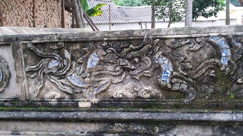 Kinh doanh - Độc đ&aacute;o bể nước cổ hơn 200 năm tuổi với hoa văn trang tr&iacute; h&igrave;nh rồng (H&igrave;nh 2).