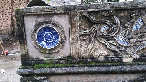 Kinh doanh - Độc đ&aacute;o bể nước cổ hơn 200 năm tuổi với hoa văn trang tr&iacute; h&igrave;nh rồng (H&igrave;nh 5).