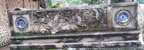 Kinh doanh - Độc đ&aacute;o bể nước cổ hơn 200 năm tuổi với hoa văn trang tr&iacute; h&igrave;nh rồng (H&igrave;nh 6).