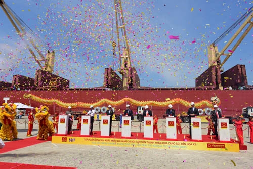 Kinh doanh - Hoa Sen Group xuất khẩu lô hàng 20.000 tấn tôn thành phẩm đến Hoa Kỳ (Hình 2).