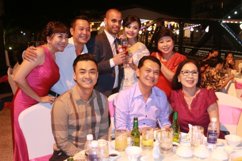 Giải tr&iacute; - Xu&acirc;n Th&ugrave;y v&agrave; &ocirc;ng x&atilde; h&oacute;a th&acirc;n th&agrave;nh n&ocirc;ng d&acirc;n ch&iacute;nh hiệu miền T&acirc;y