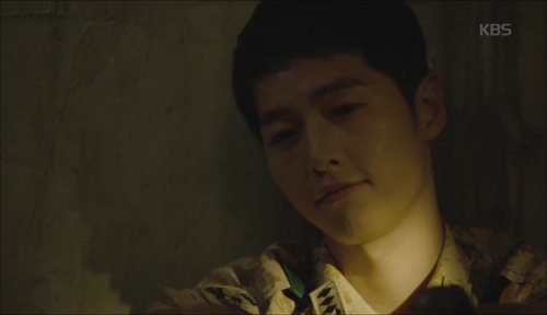 Giải trí - ‘Hậu duệ mặt trời’ tập 4: Song Joong Ki hôn Song Hye Kyo gây ‘bão’ (Hình 2).