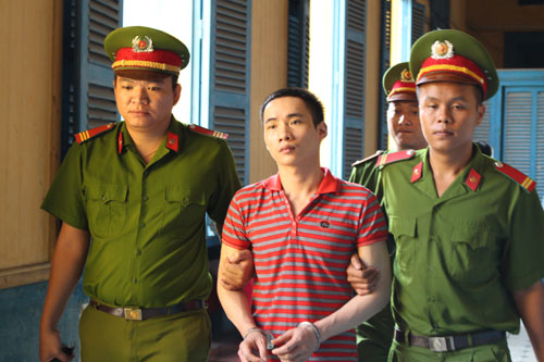 Ph&aacute;p luật - Tuy&ecirc;n y &aacute;n kẻ hiếp d&acirc;m, m&oacute;c mắt vứt nạn nh&acirc;n xuống mộ hoang