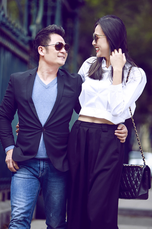 Giải trí - Bằng Kiều và Dương Mỹ Linh hút ánh nhìn khi ôm eo dạo phố (Hình 3).