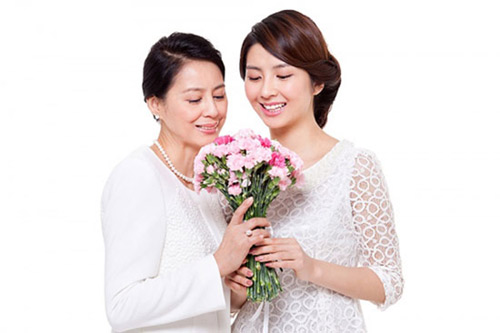 Đời sống - 8-3: Gợi ý quà tặng cho mẹ chồng vừa đẹp vừa ý nghĩa