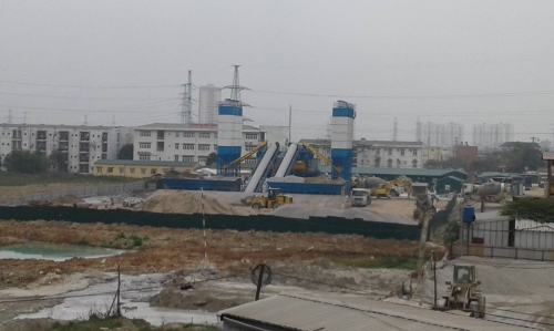 Kinh doanh - Cận cảnh trạm trộn bê tông khổng lồ tọa lạc giữa khuôn viên Trường Đại học Thành Tây (Hình 3).