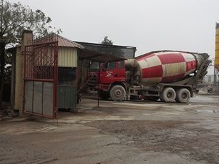 Kinh doanh - Cận cảnh trạm trộn bê tông khổng lồ tọa lạc giữa khuôn viên Trường Đại học Thành Tây (Hình 9).