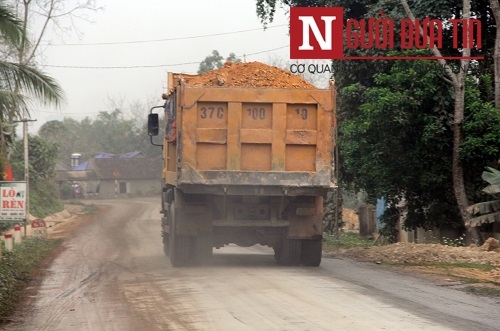 Xã hội - Bụi, bẩn từ công trình nghìn tỷ bủa vây người dân (Hình 2).