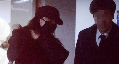 Giải tr&iacute; - Ca sĩ H&agrave;n bị thẩm vấn 3 giờ đồng hồ v&igrave; c&aacute;o buộc b&aacute;n d&acirc;m l&agrave; ai?