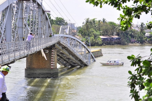 Xã hội - Đau xót, cầu Ghềnh 110 tuổi, biểu tượng đất Đồng Nai đổ sập (Hình 5).