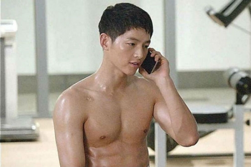 Giải trí - Cơn sốt 'Hậu duệ của mặt trời': Sức hút từ Song Joong Ki, Song Hye Kyo và tình yêu đậm chất nhân văn (Hình 2).